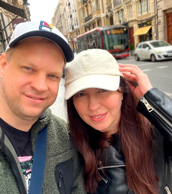 Alex & Julia, CEO LMNT Listing Design